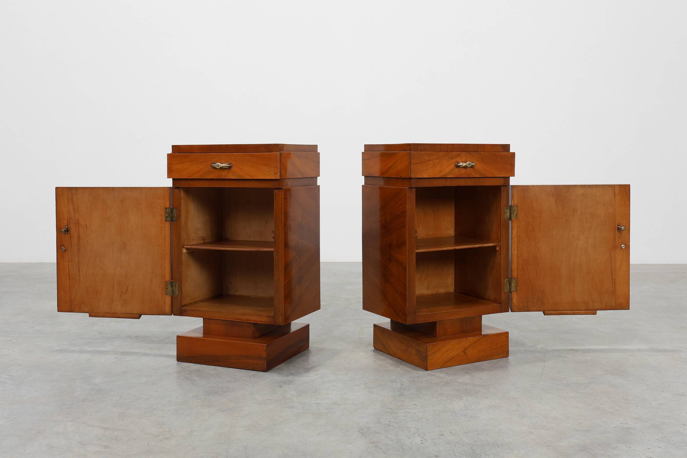 Set of Two Geometric Art Deco Wooden Nightstands, Italy 1920s
