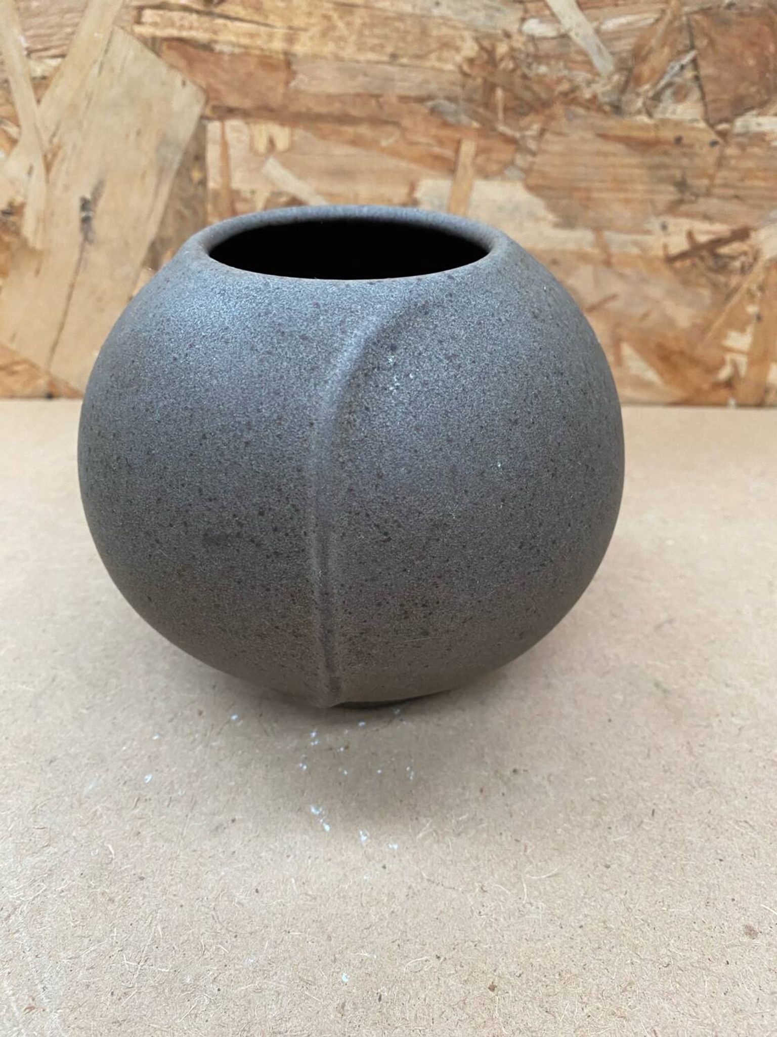 Ancien vase boule céramique grise vintage