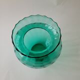 Vase en verre émeraude bord dentelé