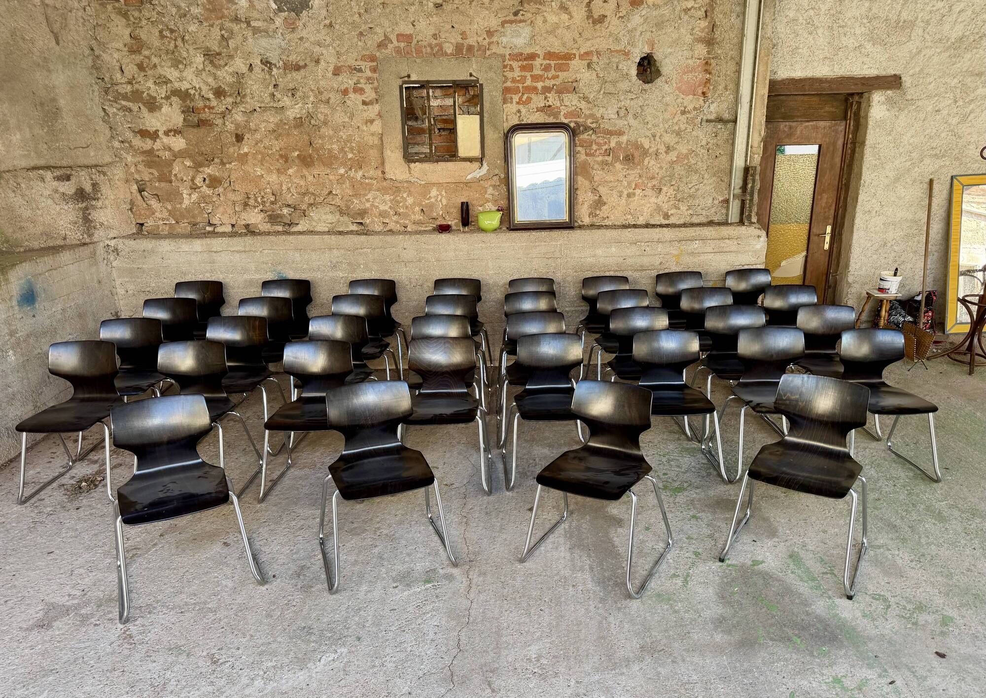 ✨ Set of 100 black Pagholz Flototto chairs – Chrome tubular frame