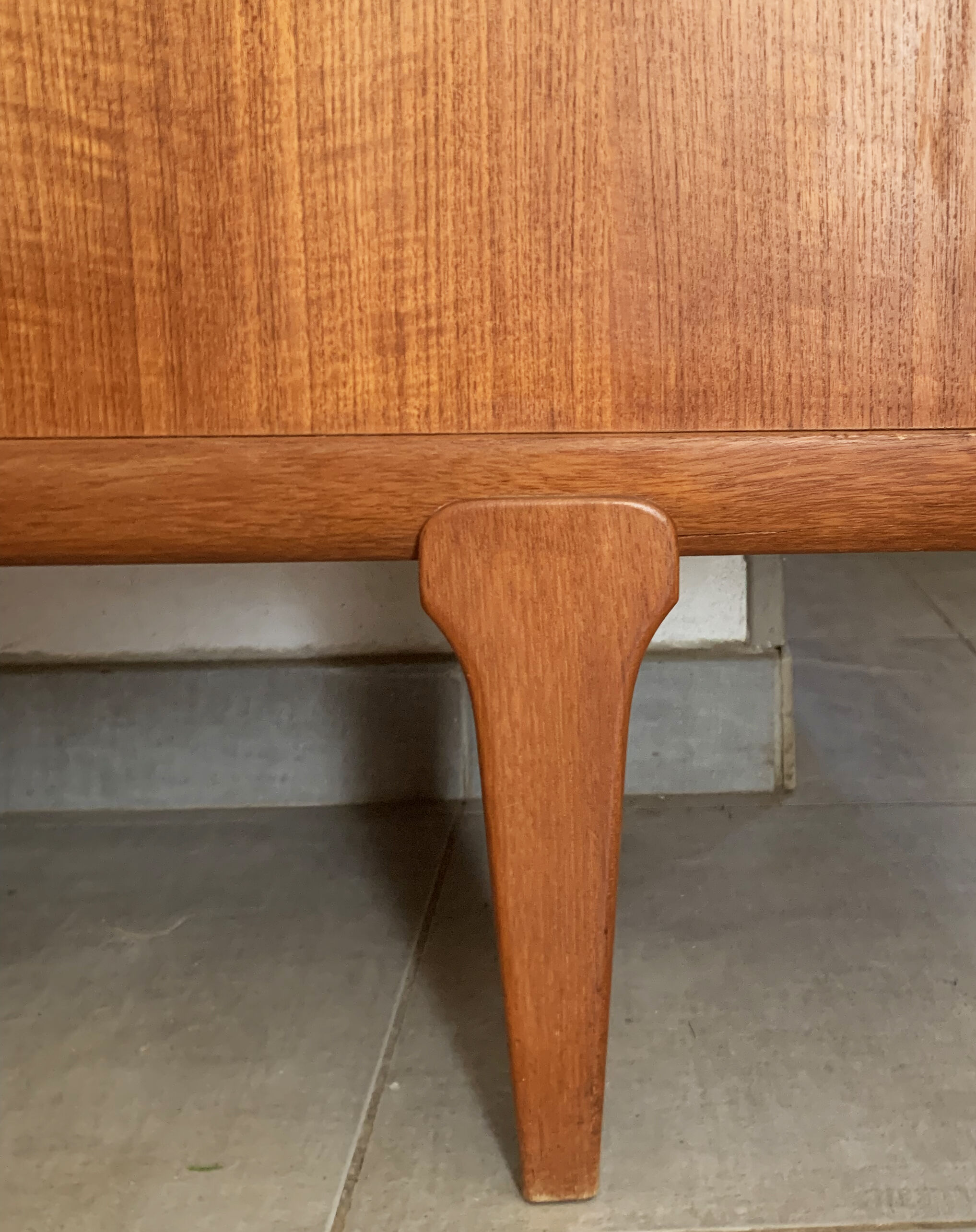 Large Danish vintage row in blond teak from the 60s