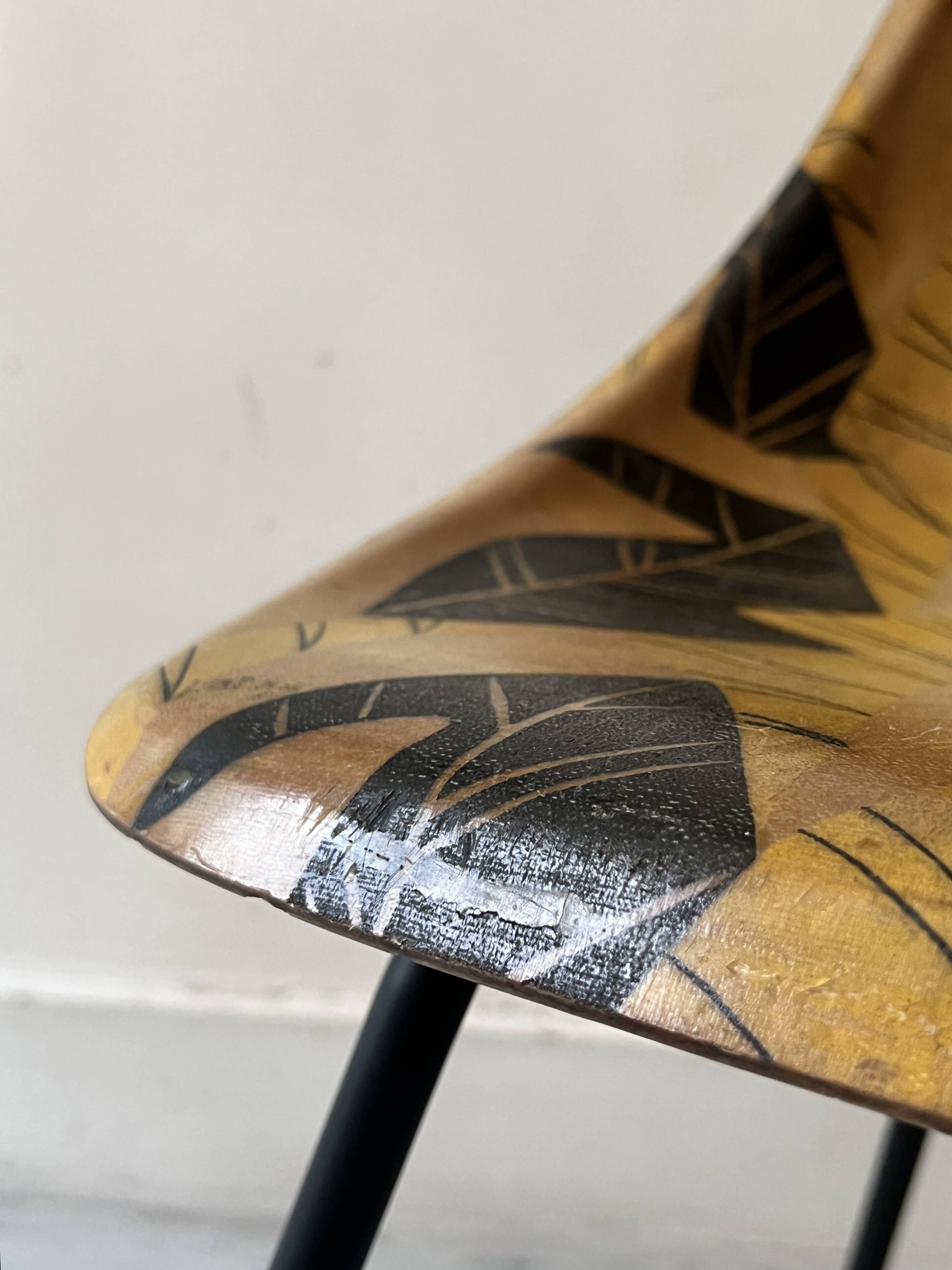Chair in fibreglass and metal by René-Jean Caillette, stork, 1950 design.