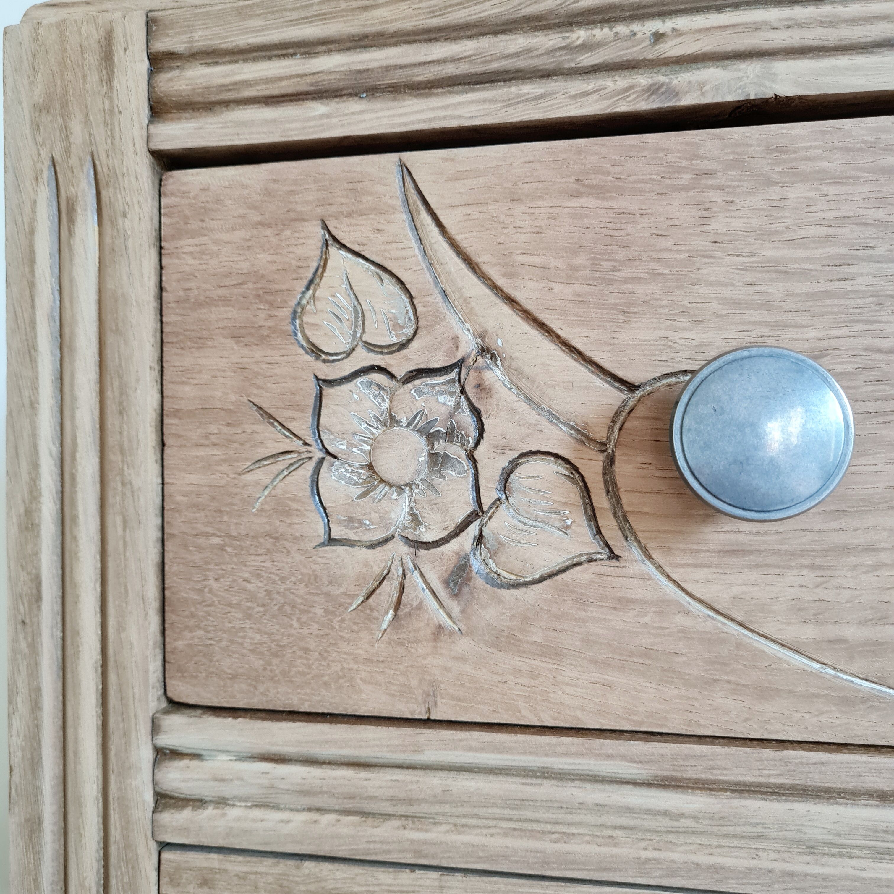 Raw Art Deco chest of drawers details compass feet