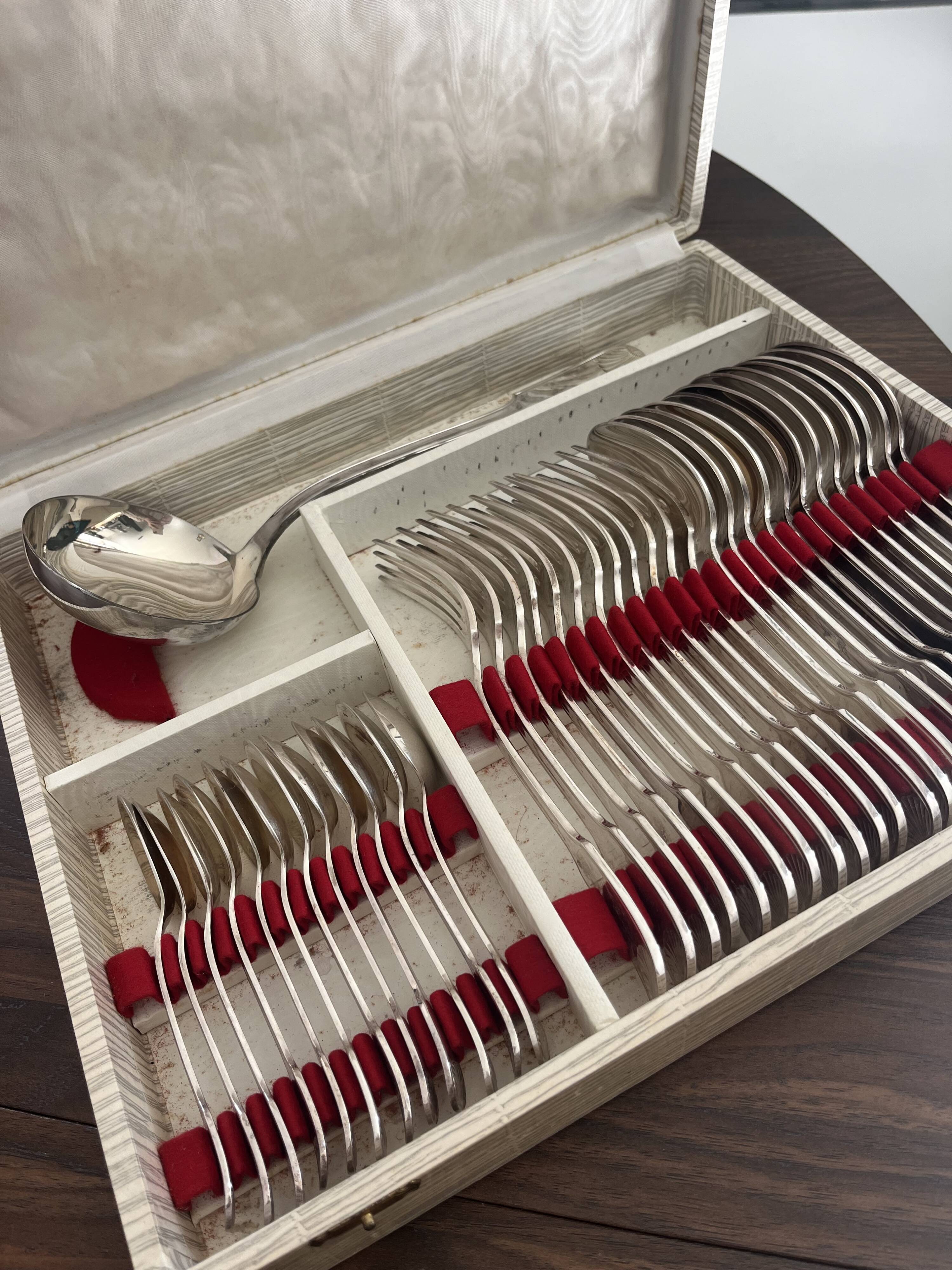 Devouge and Dupont cutlery set