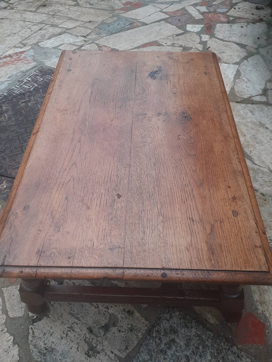 Low table with 2 small stools