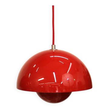 Iconic VP1 cherry red enamel flowerpot lamps designed by Verner Panton - &t