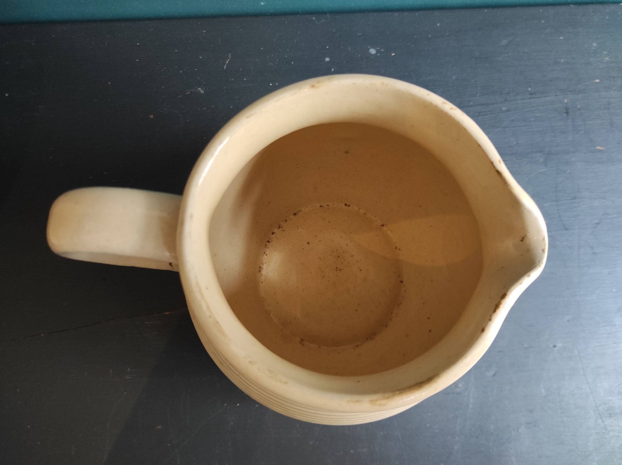 Pichet beige vintage français