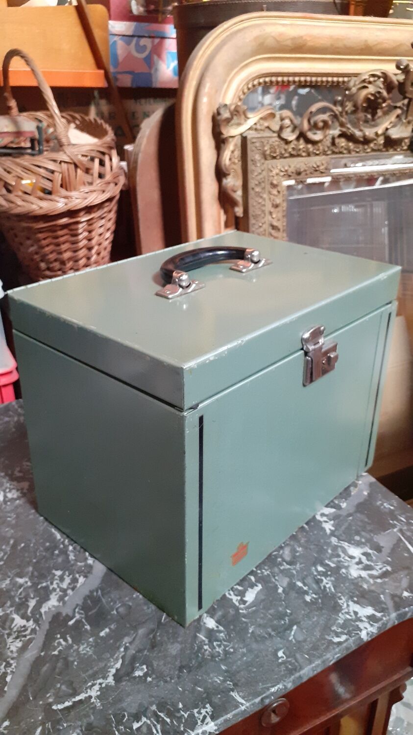 Metal storage box