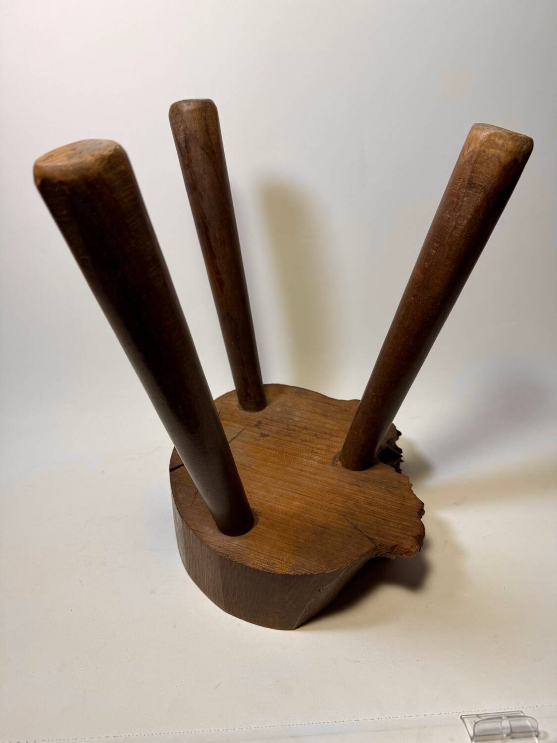 Tripodes Brutalistes lot de 5 (tabourets)