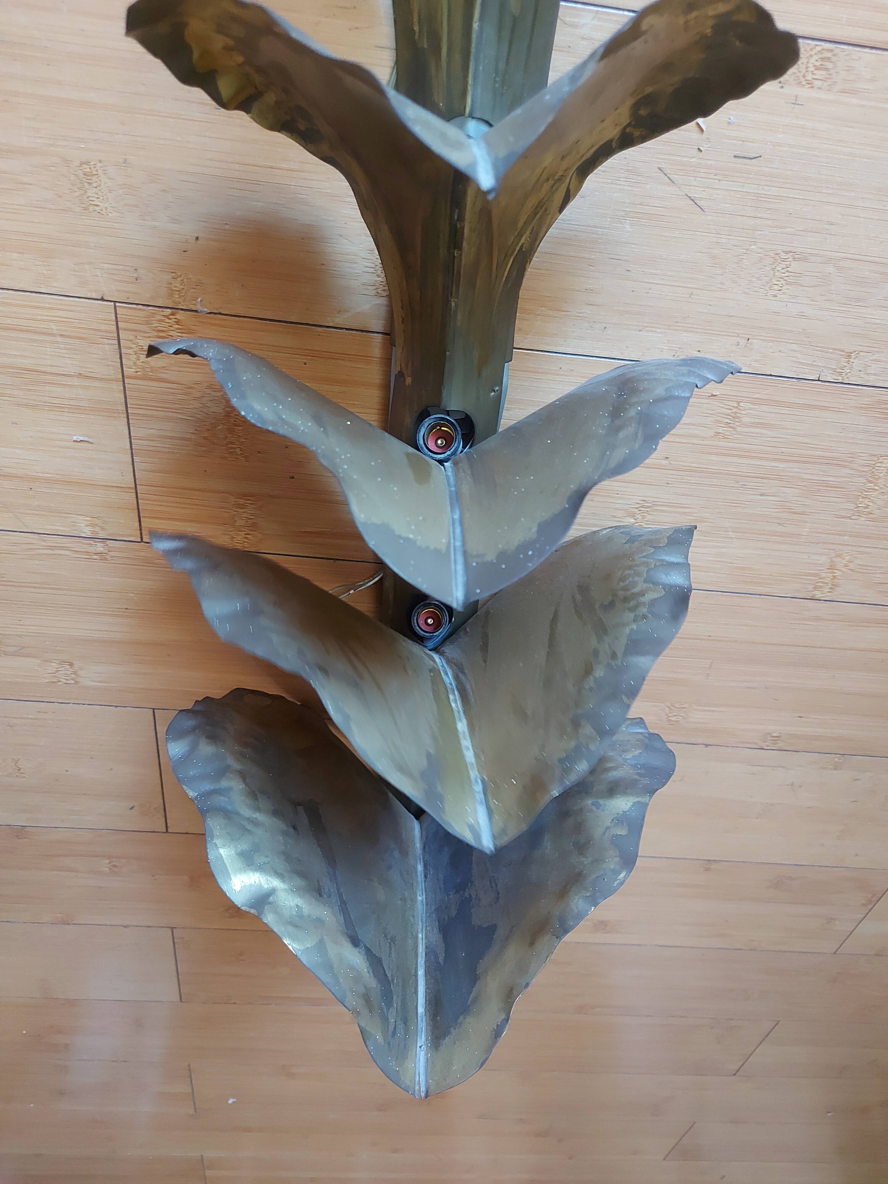Wall lamp design in gilded metal, leaf décor