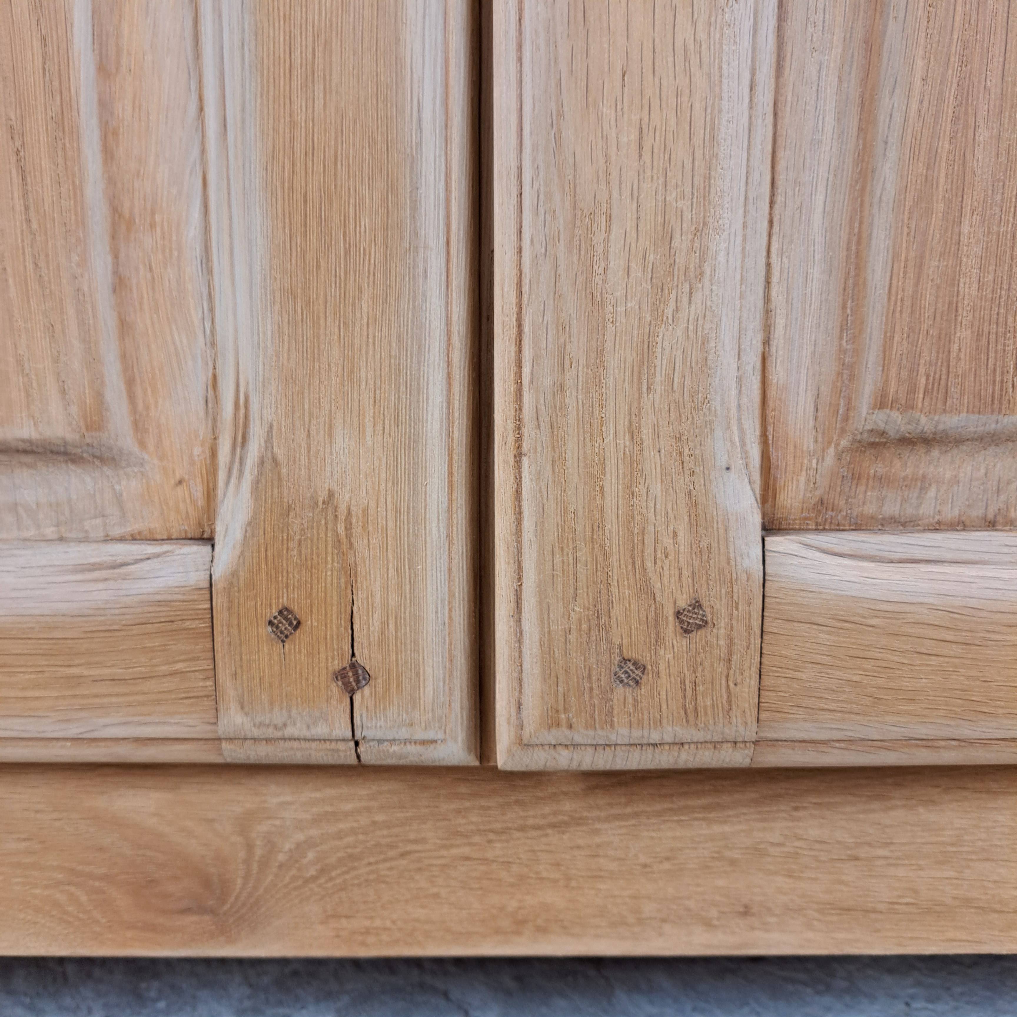 GLASS CABINET IN SOLID OAK