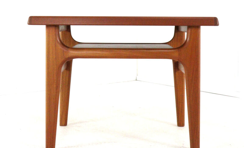 Table basse / table d'appoint 'Tuse' de Niels Bach, vintage danois