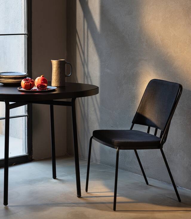 Chaise Parla noire et blanche