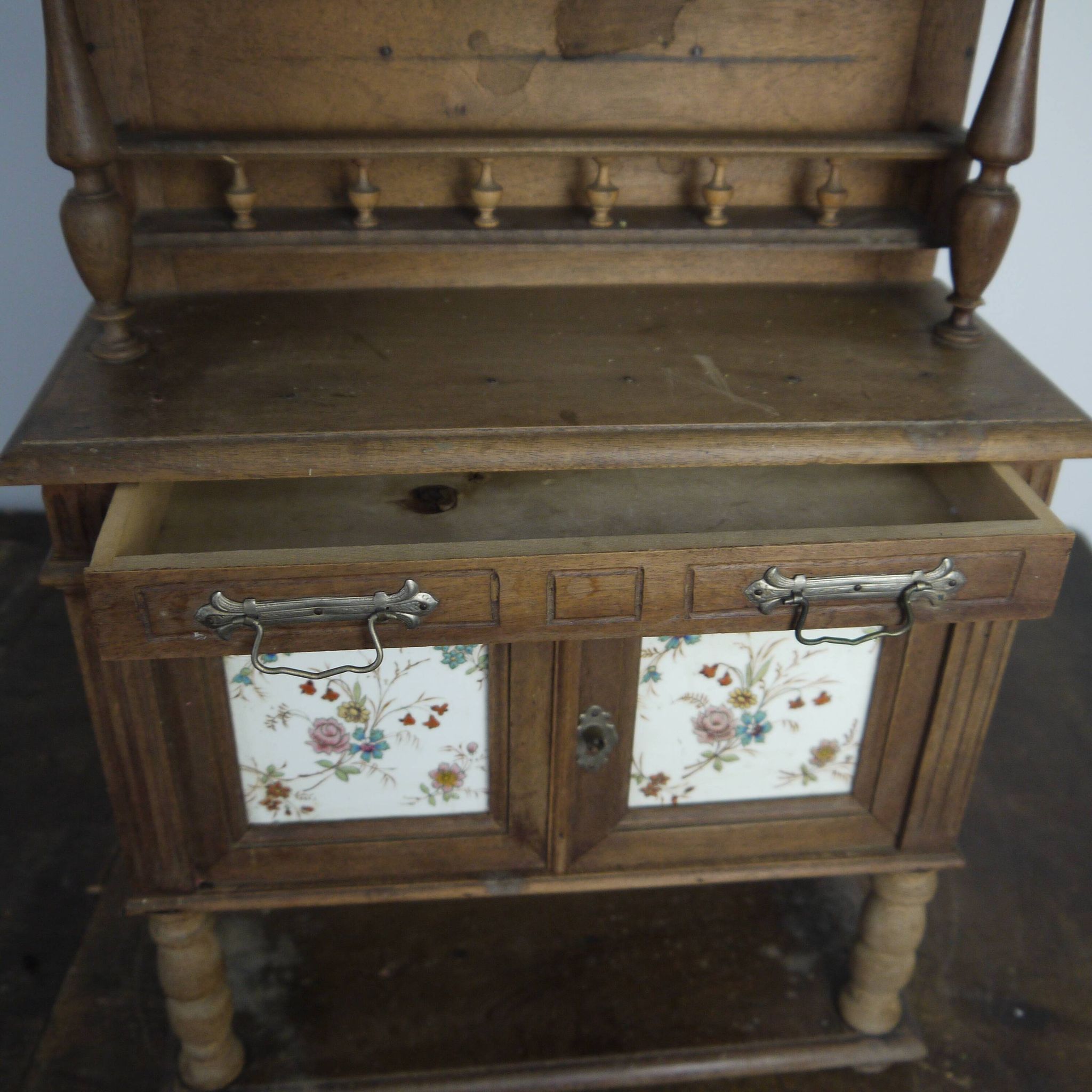 Vaisselier miniature en bois