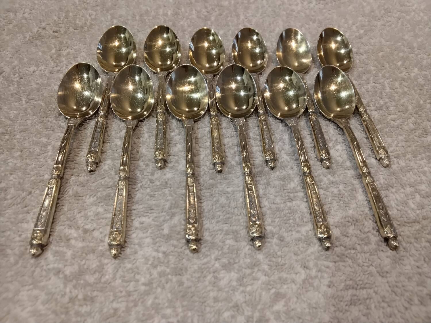 12 gold-plated metal moka spoons with Russian-style handles, 10.6 cm