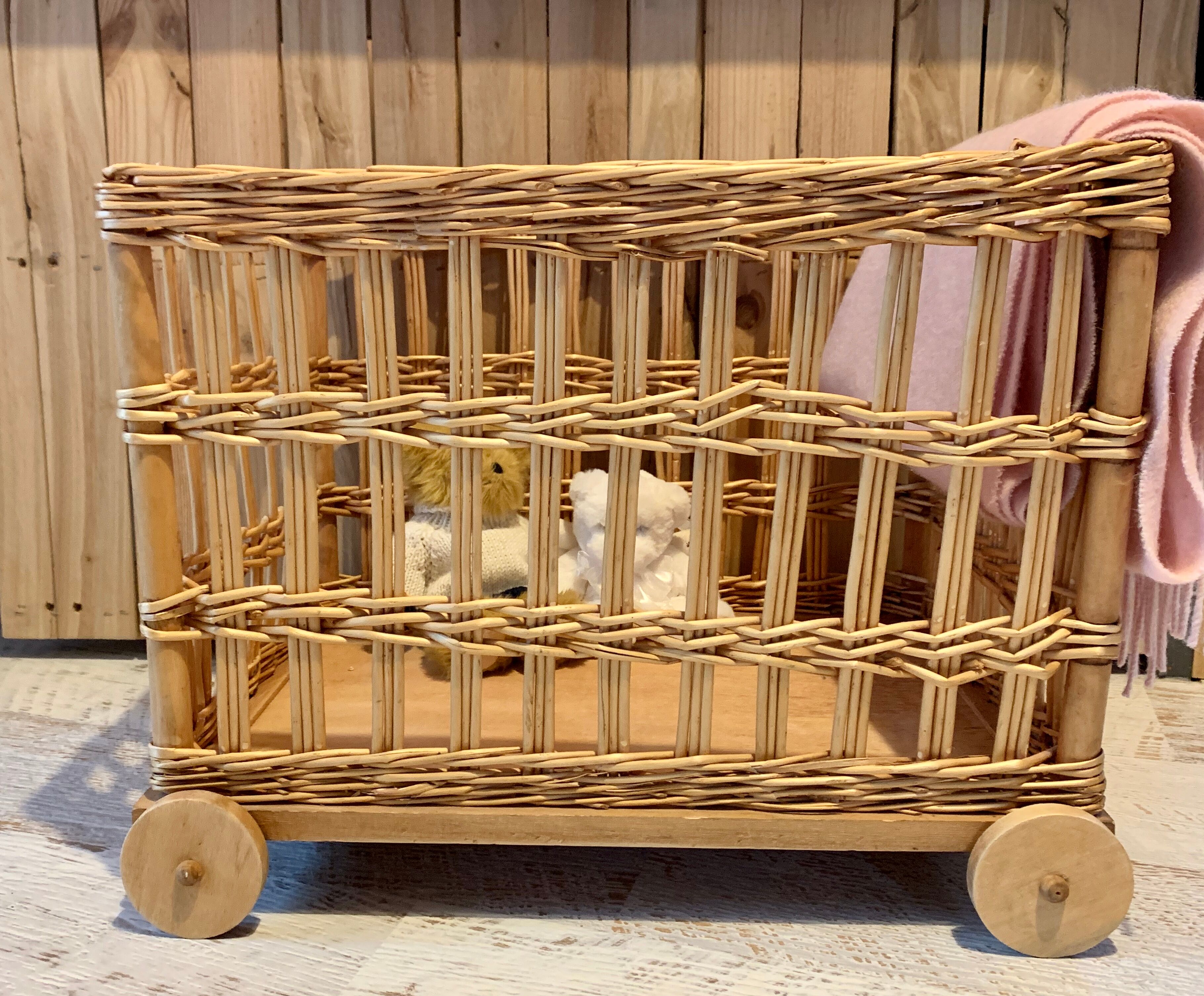 Toy box on wheels