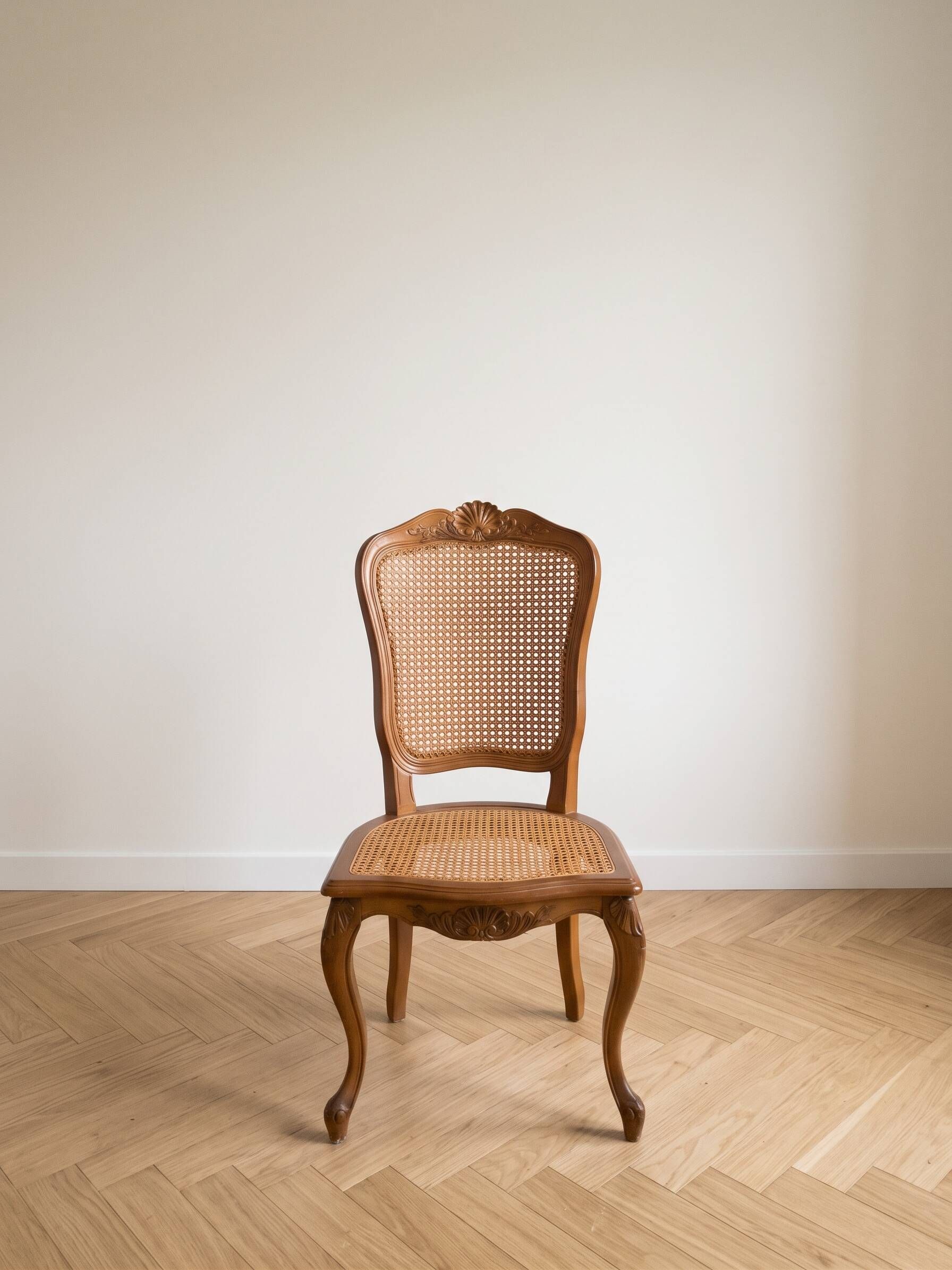 Louis XV table and 4 chairs in wood and marquetry.
