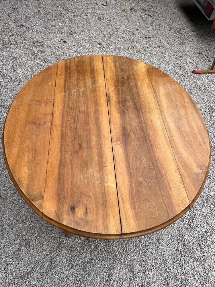 Coffee table with drop-leaves