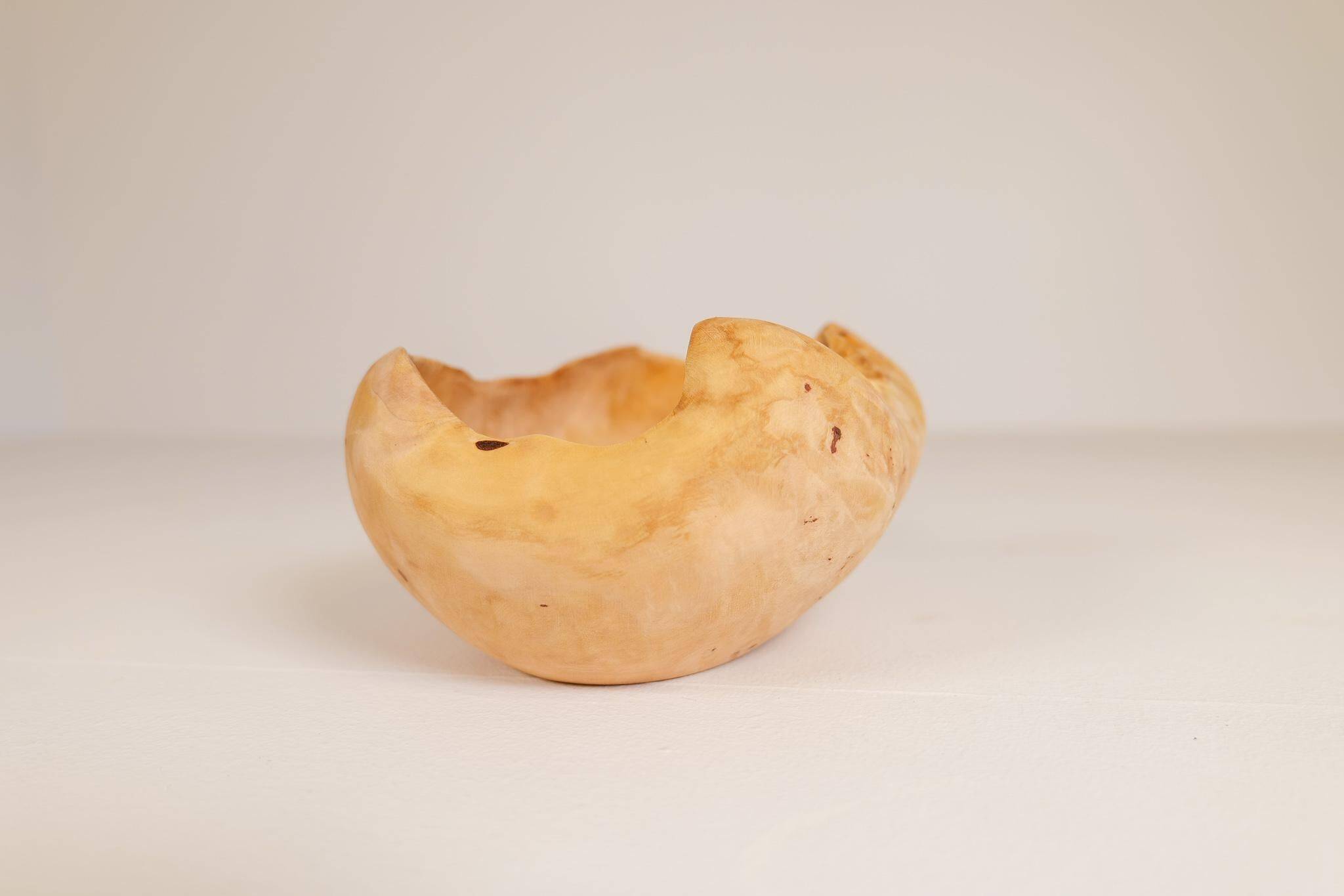 Scandinavian Modern Set of 2 Organic Bowls in Swedish Burl Wood, circa 1990s