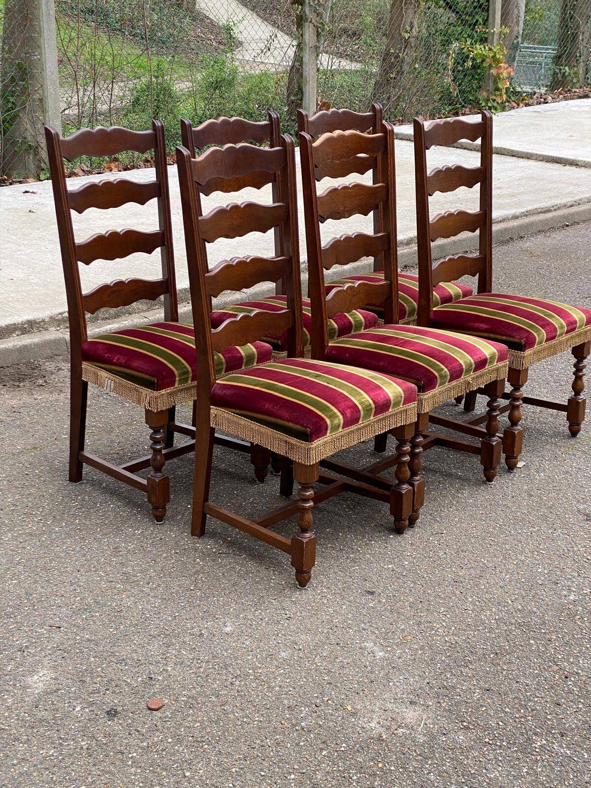 6 Louis XIII dining chairs in solid wood and burgundy velvet.