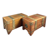 Paire de coffres en bois et laiton gravé, XXe siècle