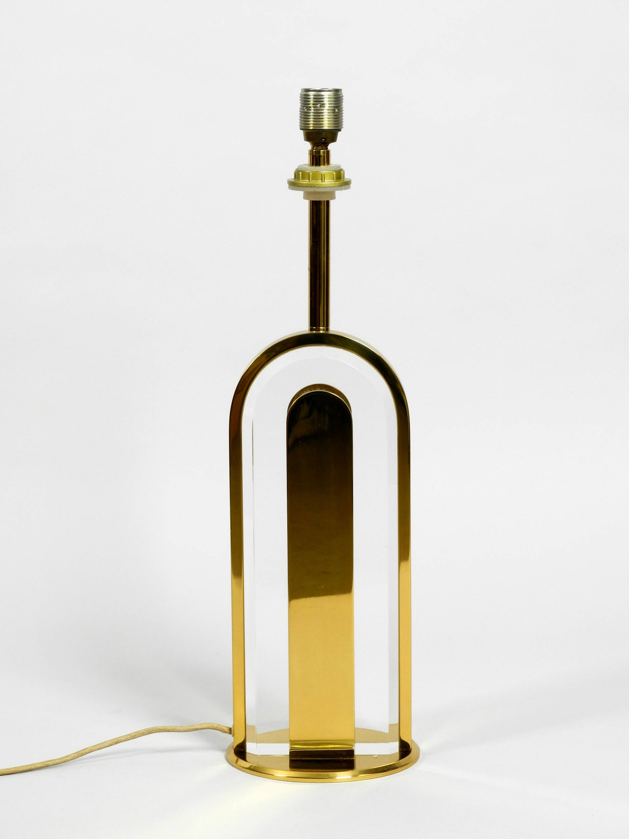 Lampe de table en verre et laiton XXL des années 1970 de la collection Vereinigte Werkstätten.