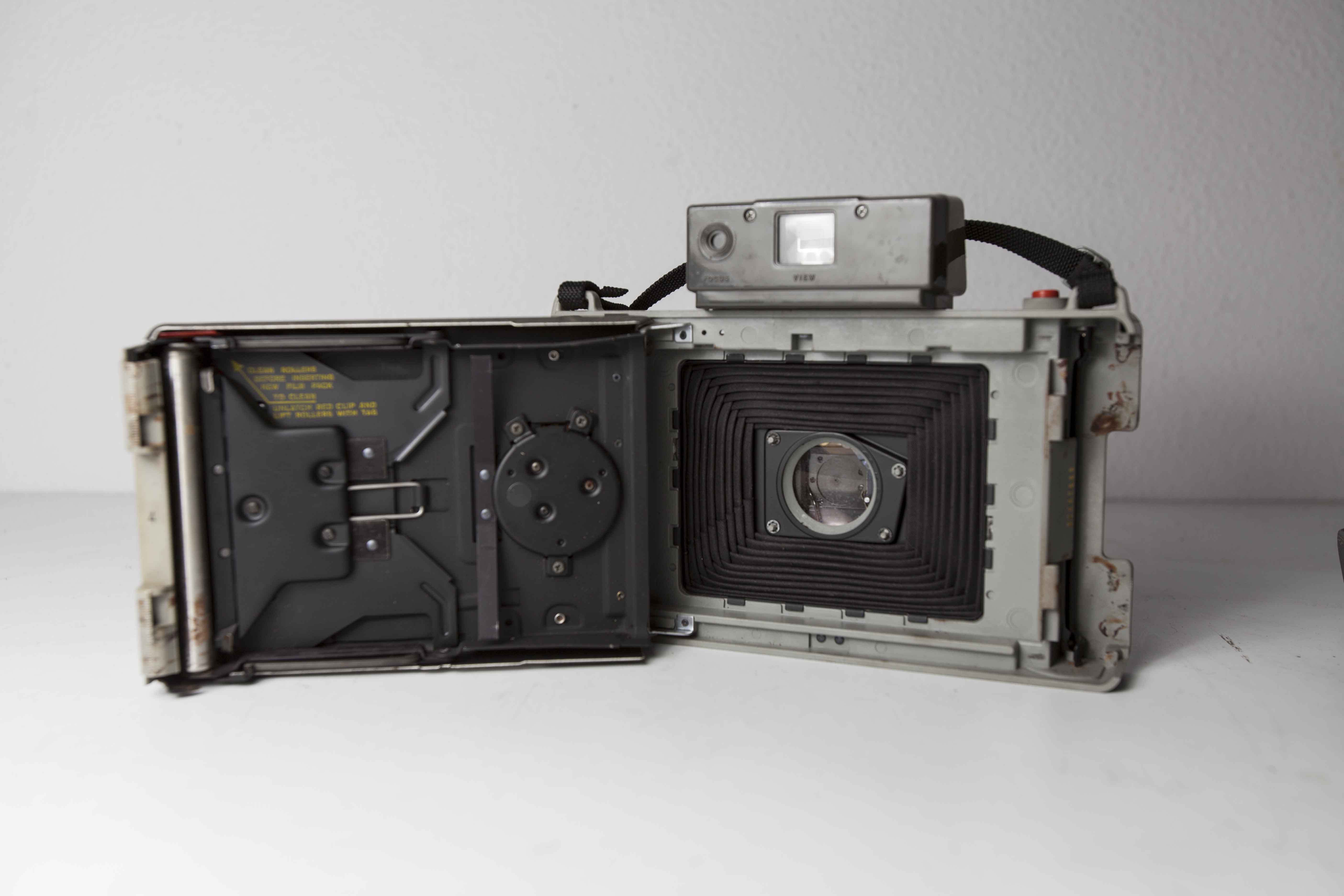 Camera polaroid automatic 330 land camera