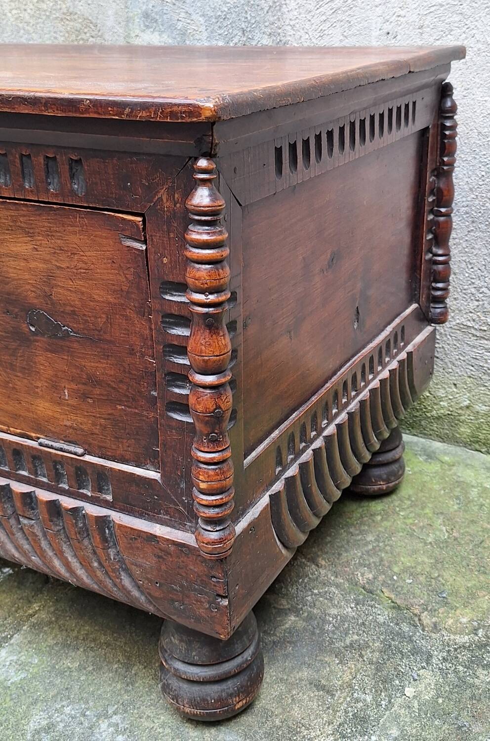 Coffre de mariage cassone en bois