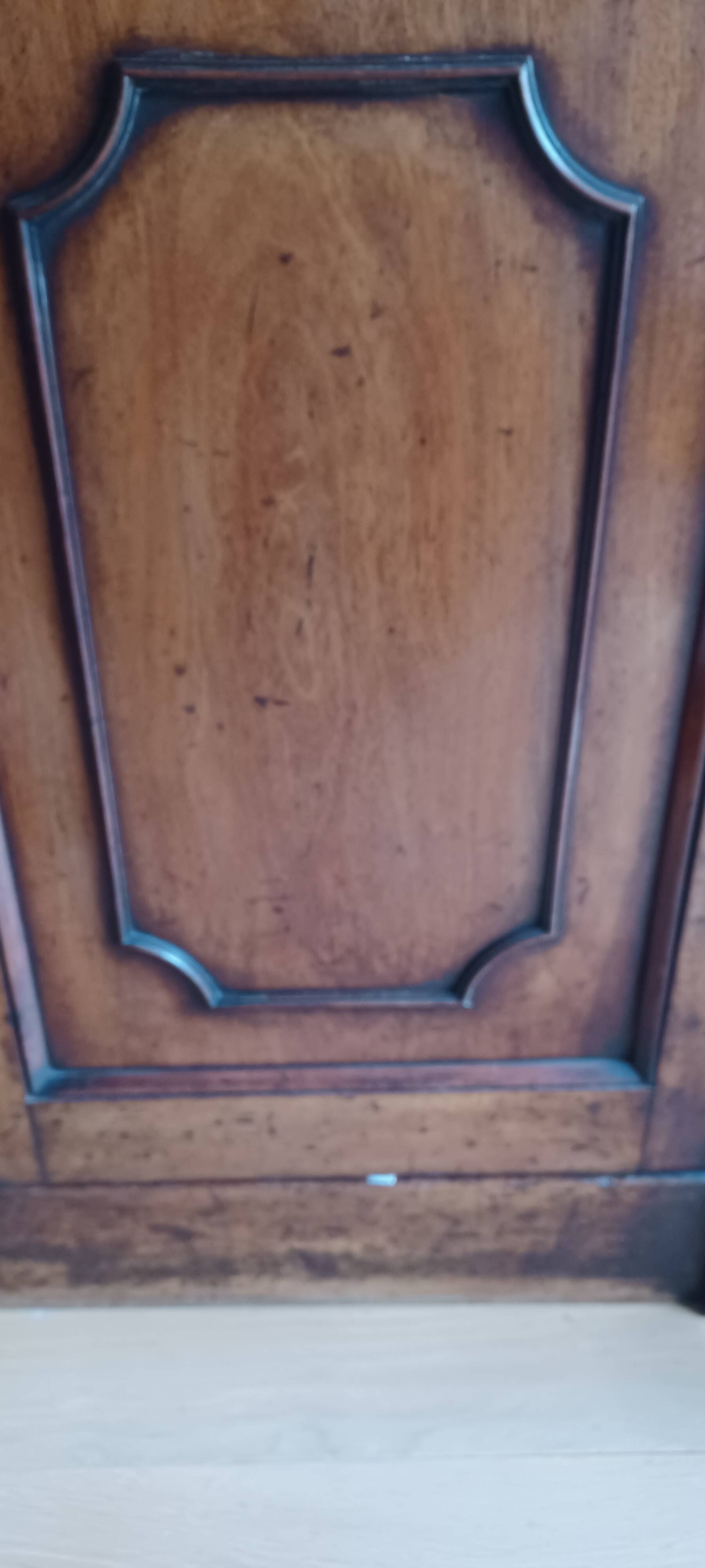 English style 2-door mahogany sideboard