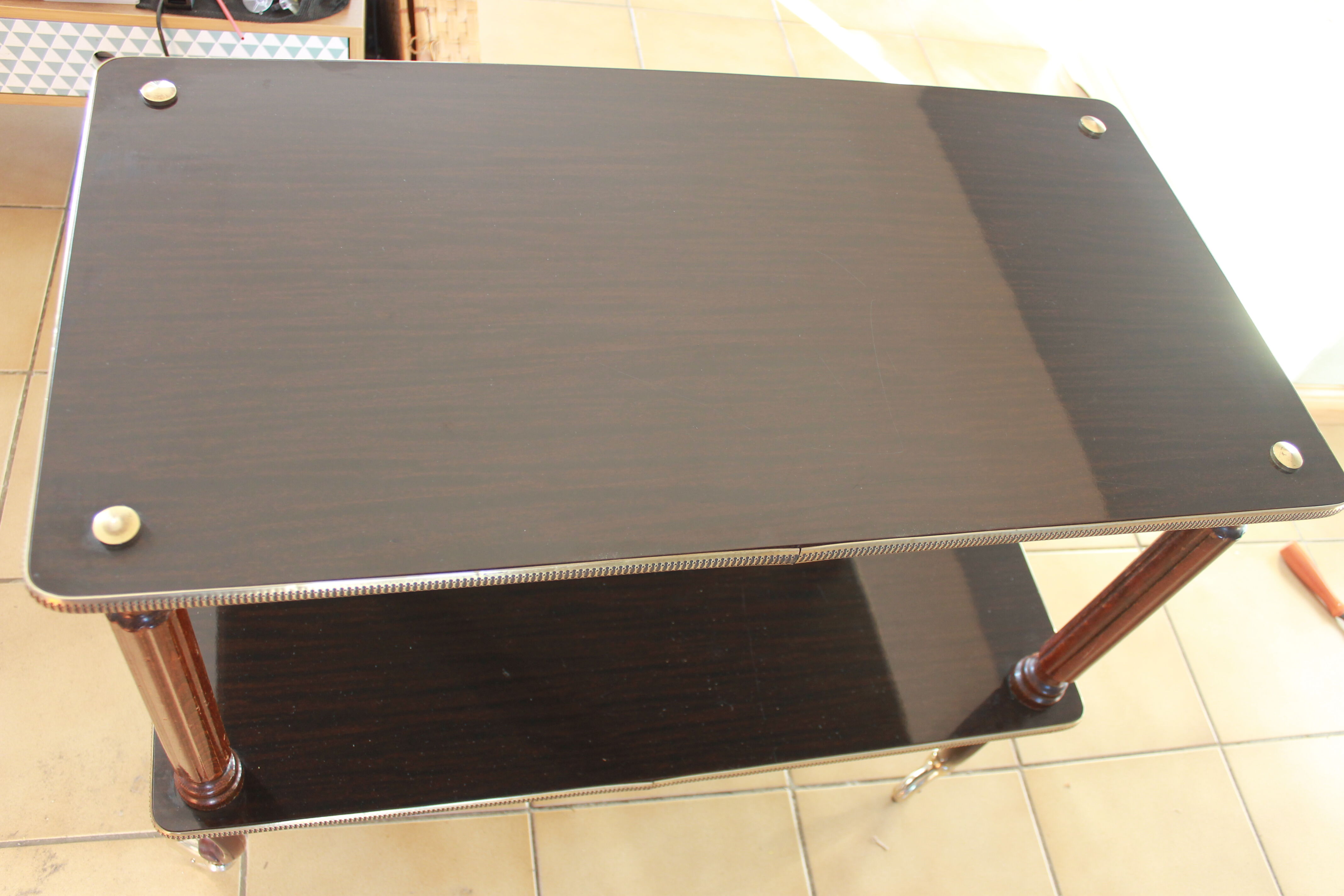 Table d'appoint vernie 2 niveaux 1960