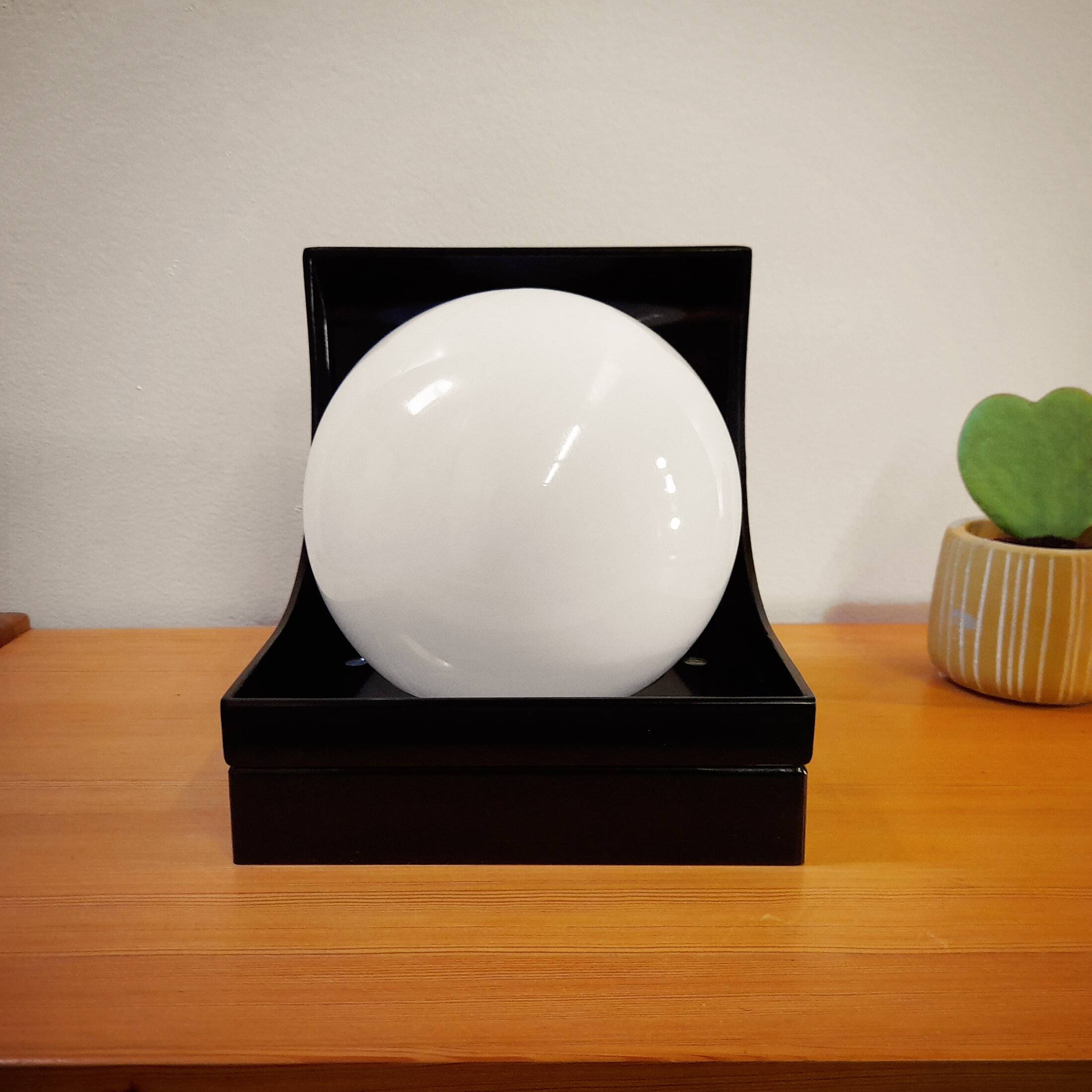 Raak domestic sun wall light