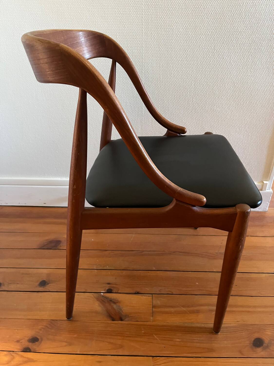 Johannes Andersen Scandinavian vintage chair