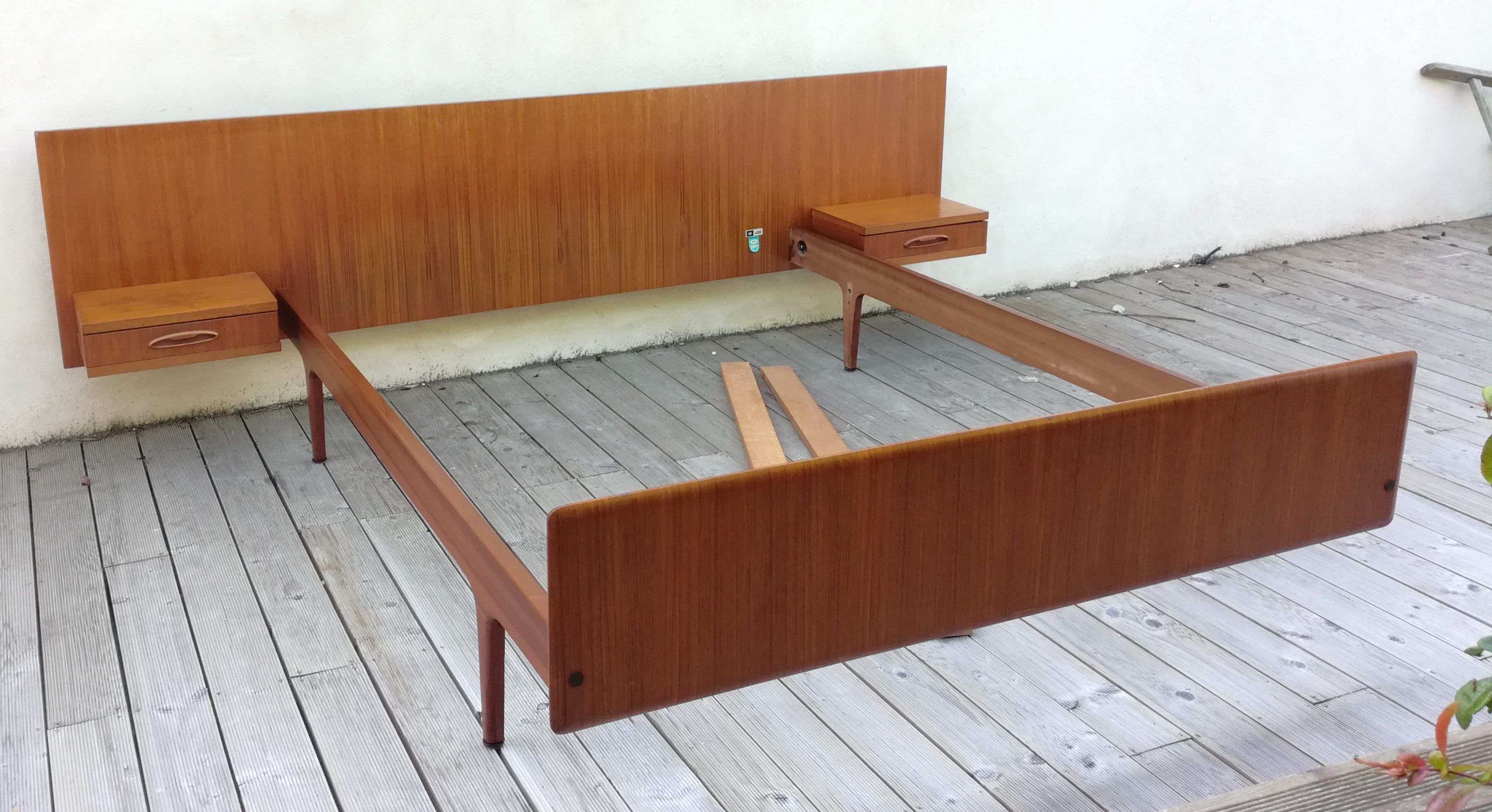 Teak bed