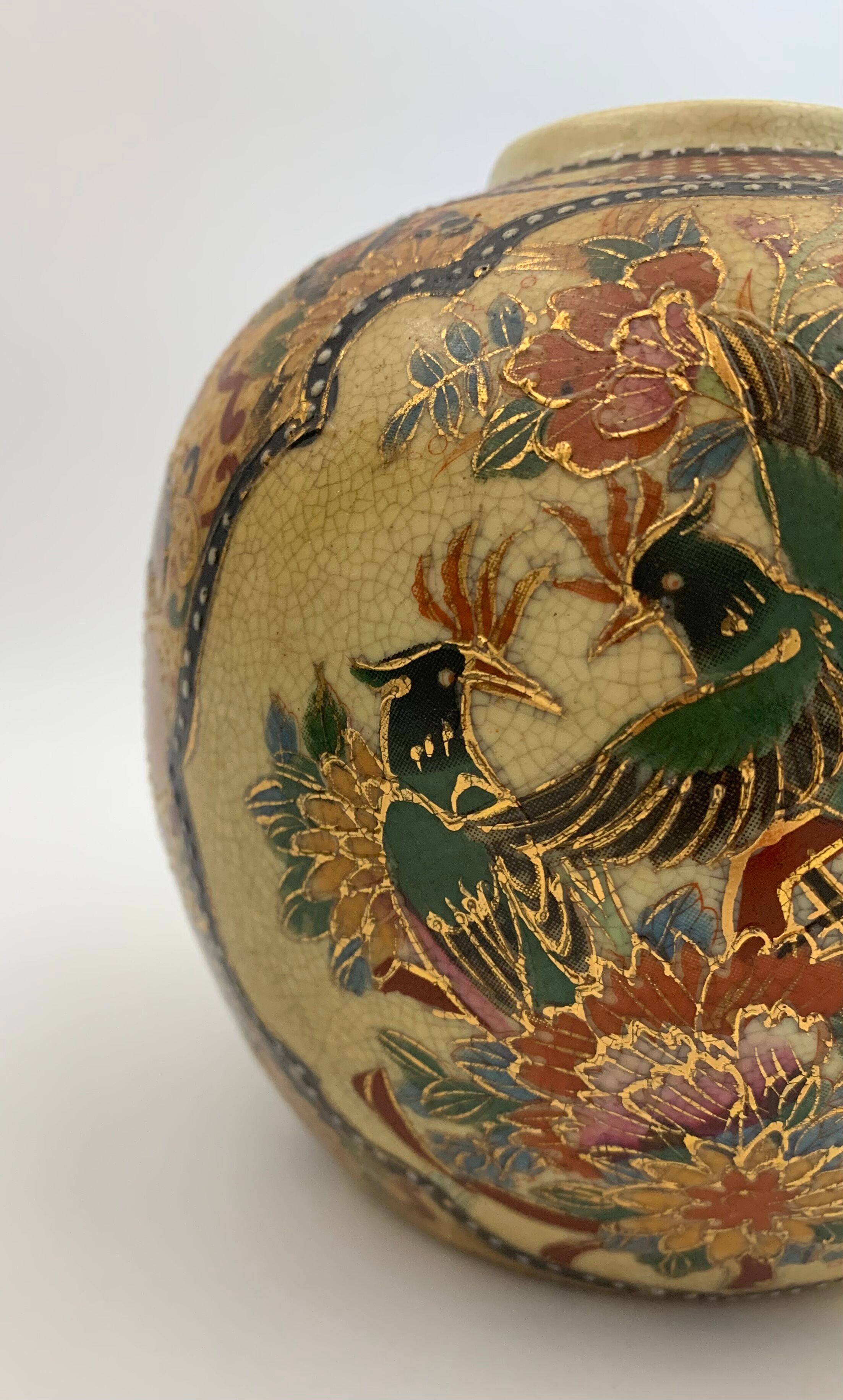 Vase Satsuma en porcelaine, Japon Décor de fleurs et d'oiseaux