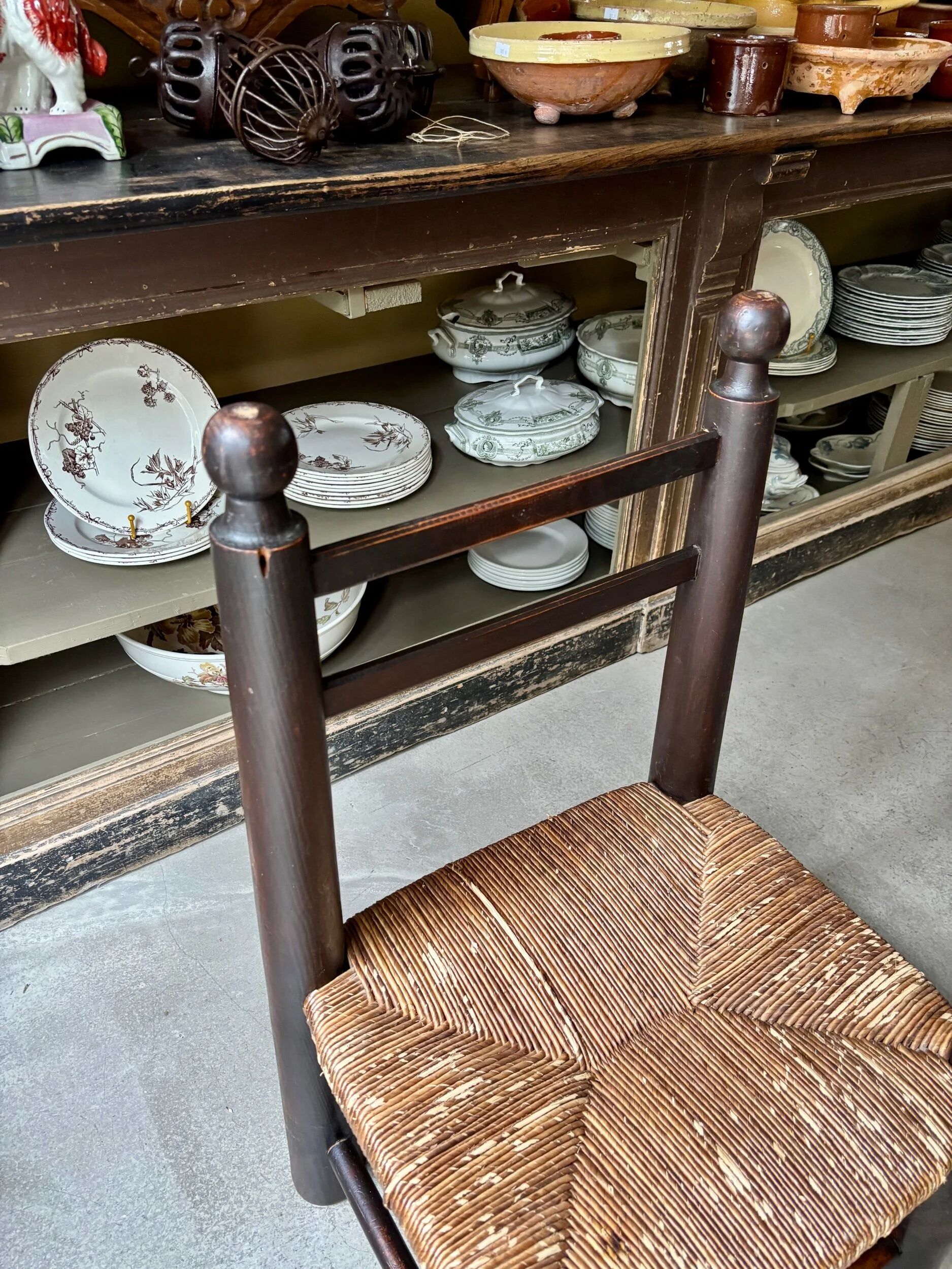 Chaise basse George Robert en bois et paille n°1