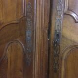 Paire d'anciennes portes d'armoire en noyer
