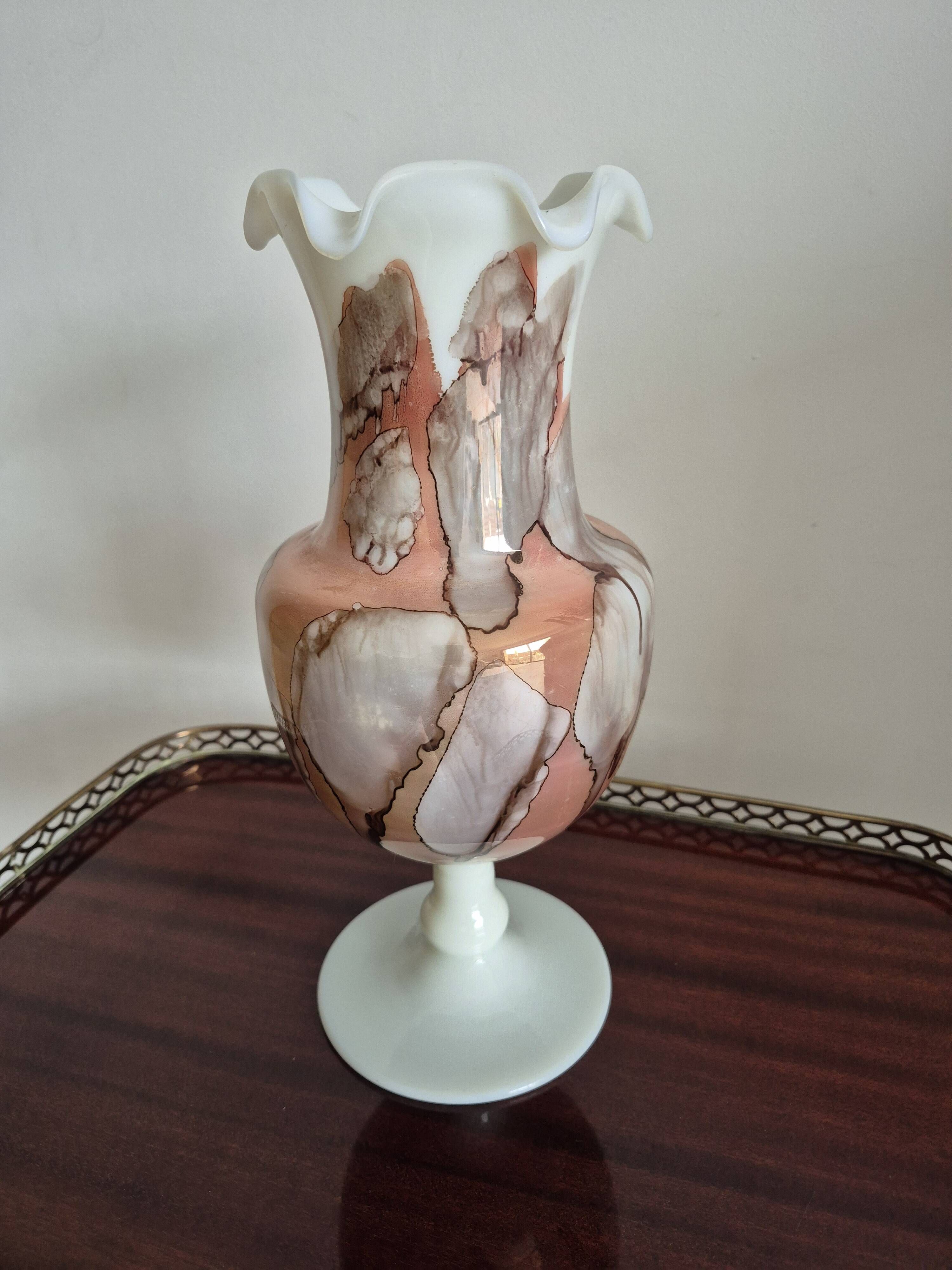 Vintage footed vase in white opaline, marbled/marble effect decoration from the 60s.