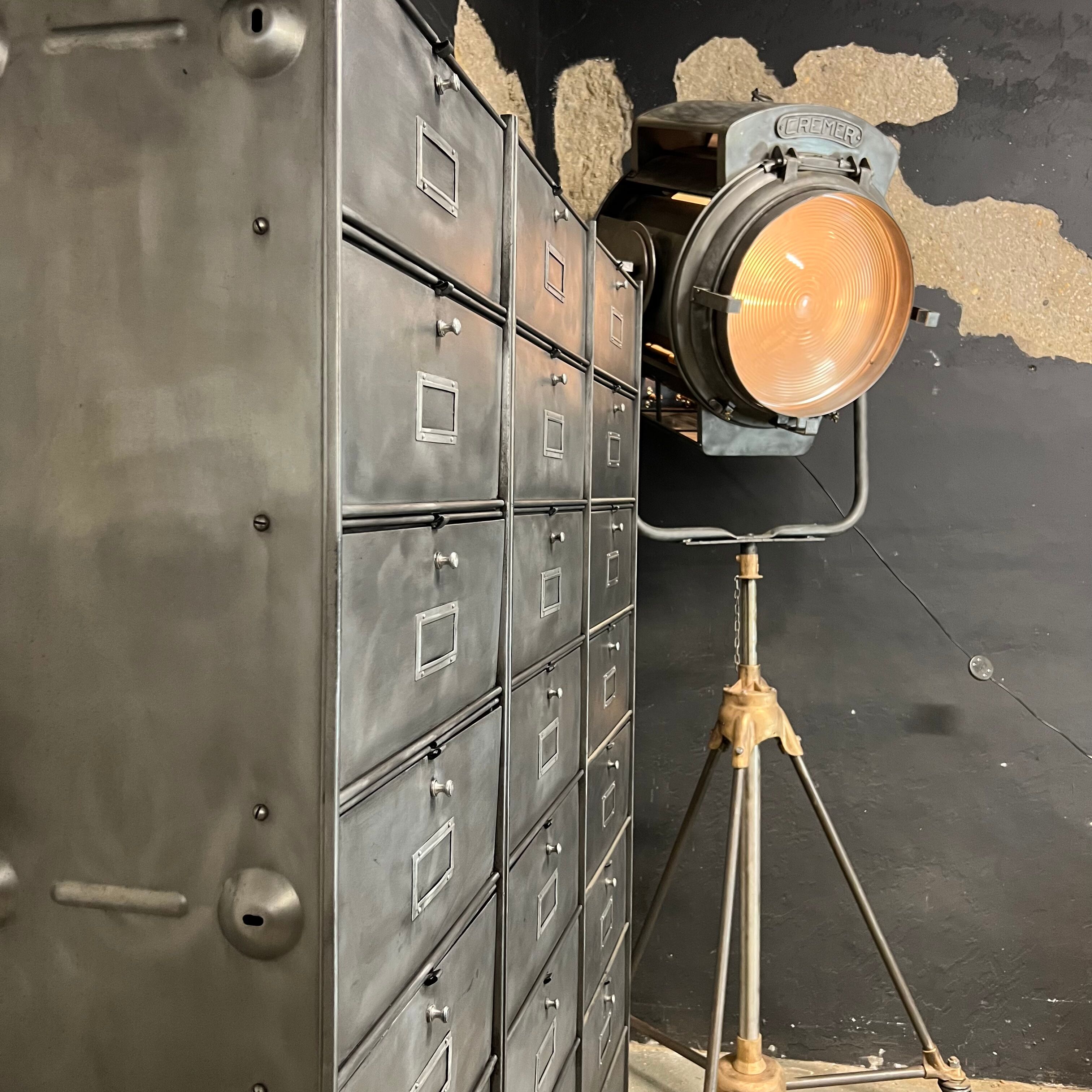 Industrial clamshell furniture, Ronéo 1950