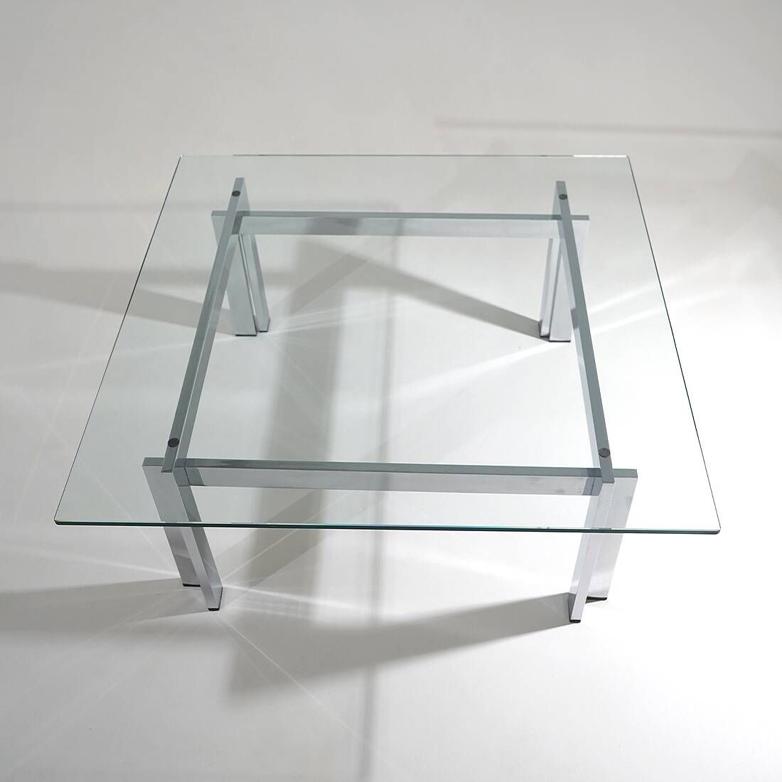 Table basse carrée en verre et acier, années 1970