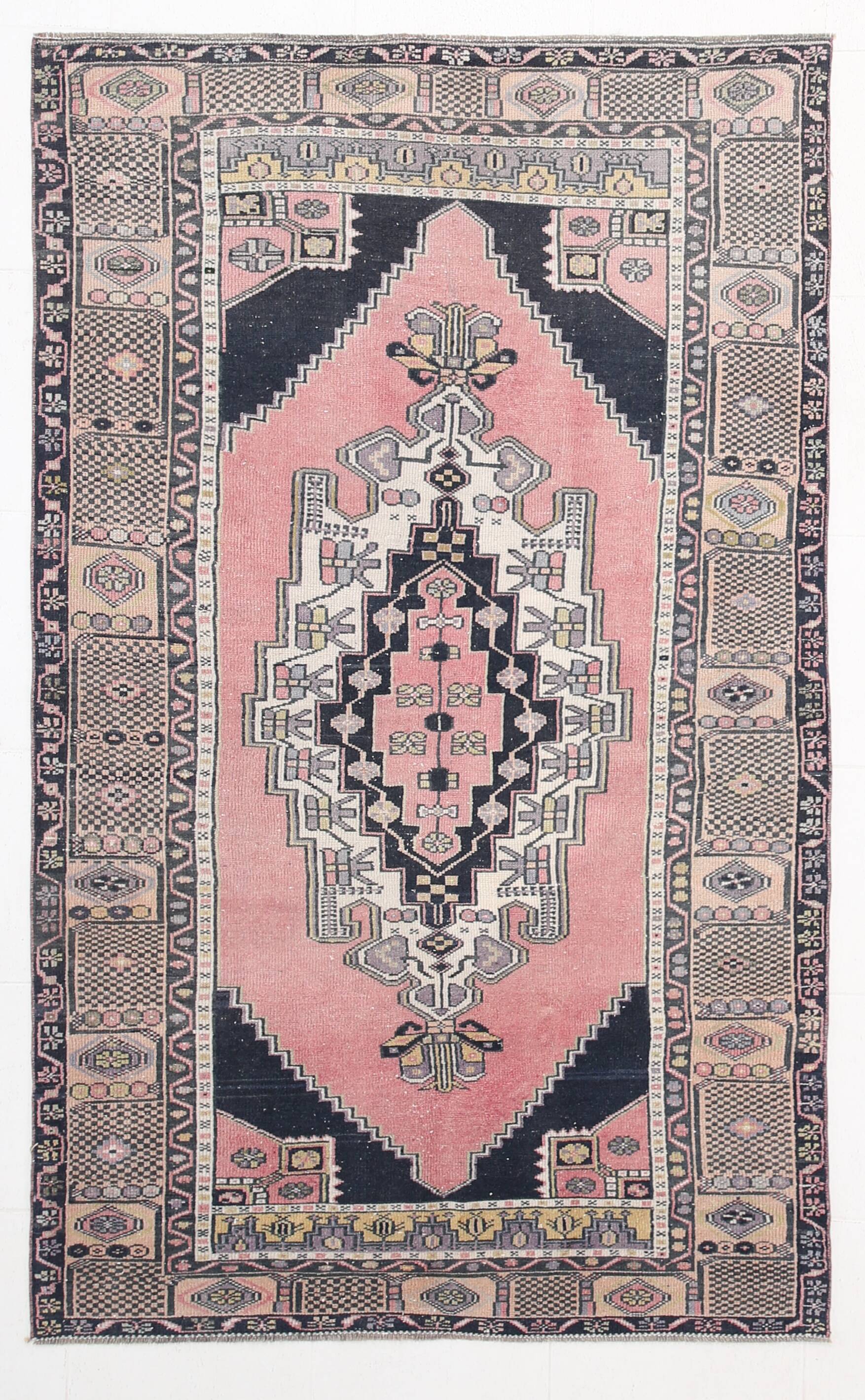 Tapis vintage oriental fait main rose et crème 4x7, 130x225 cm