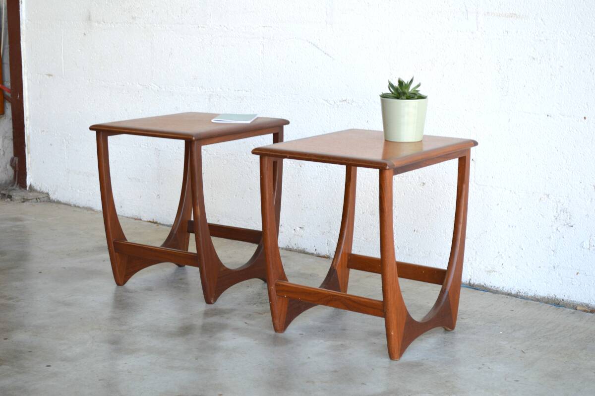 Paire de tables de nuit /d’appoint par G-Plan
