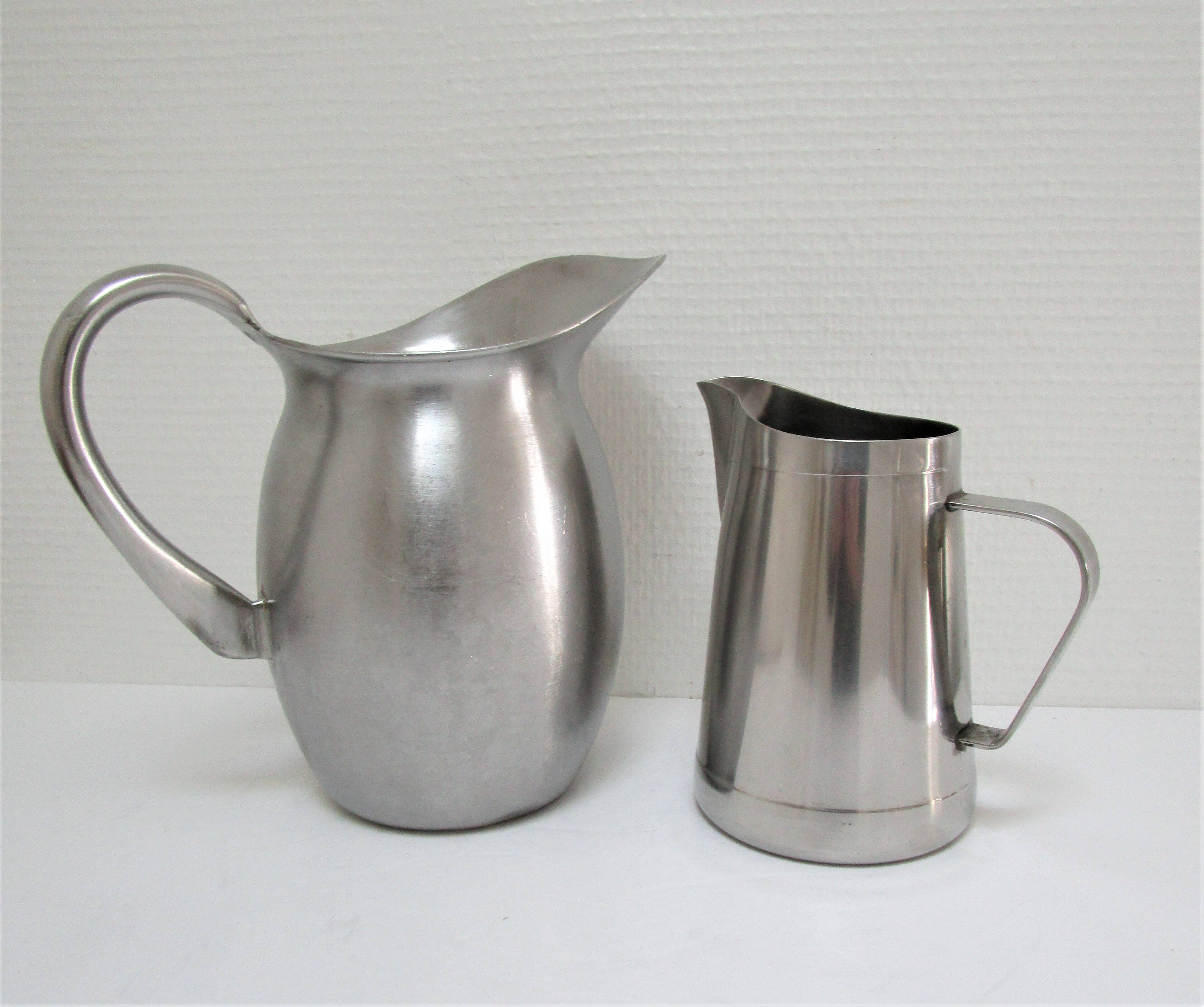 Deux pichets inox Vollrath Hallins vintage