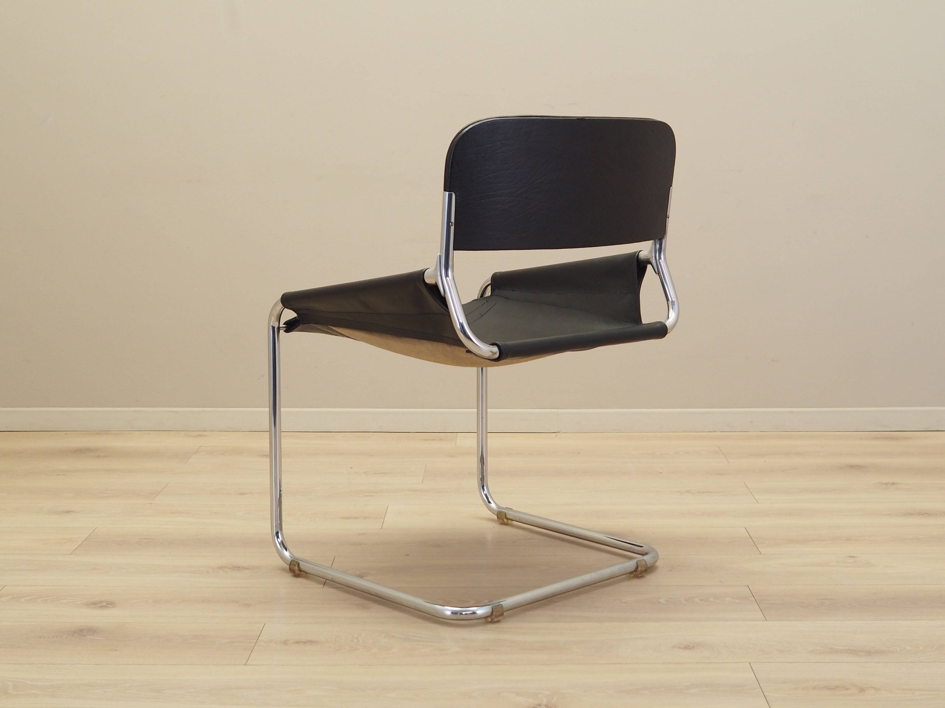 Leather chair, Italian design, 1970s, production: Italy