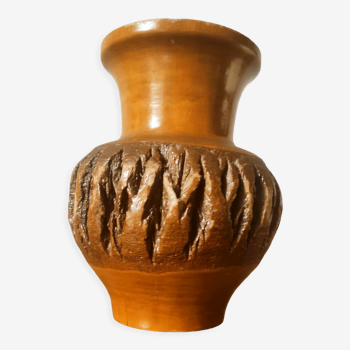 Vase en bois avec écorce