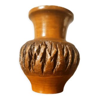 Vase en bois avec écorce