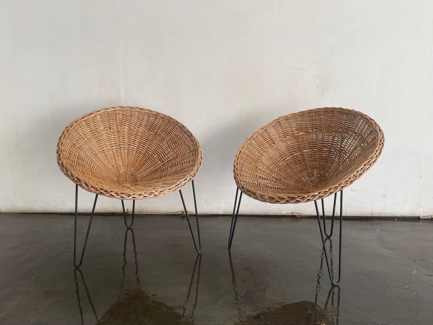 Paire de fauteuils de salon en rotin