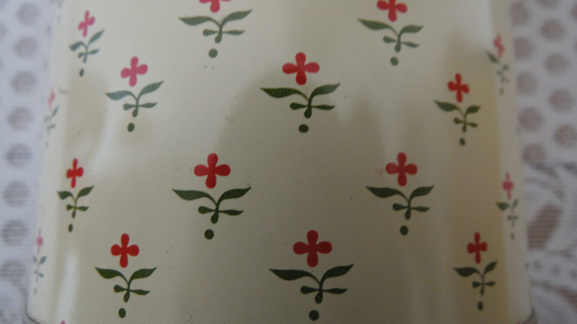 Set of 4 vintage tole pots