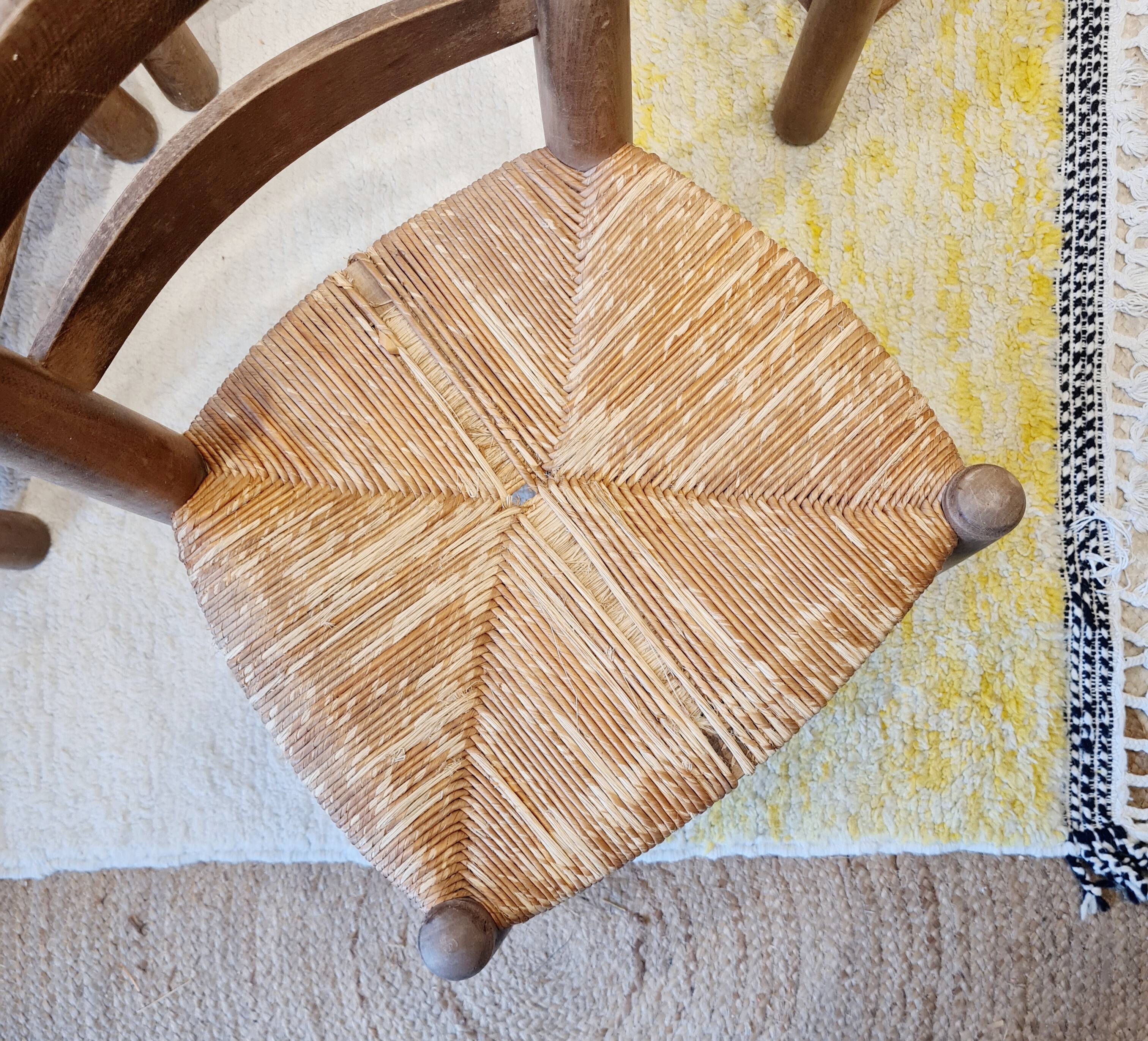 Chaises brutalistes en bois et paille de George Robert