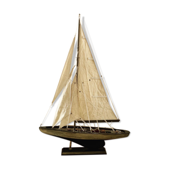 Maquette de bateau en bois
