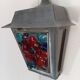 Applique murale en zinc et verres colorés